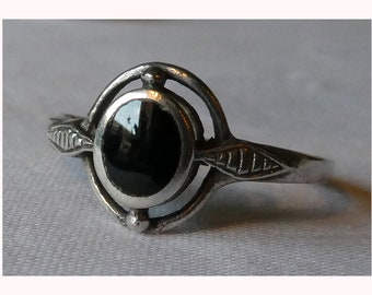 Hübscher Ring aus 925er Silber mit Cabochon aus schwarzem Onyx, 1990er, Stempel.