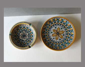 Mediterranean ashtray made of hand-painted ceramic and matching plate, signed, Marcucci pottery, Deruta, Umbria/Italy 1980s.
