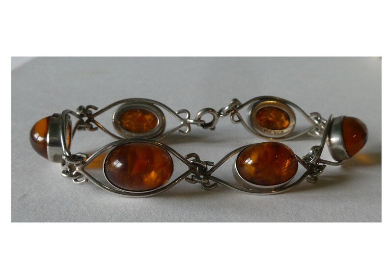 Hübsches Armband mit 6 Bernstein-Cabochons, 835er Silber, Fischland, 1970er, sehr gut erhalten. Bild 1