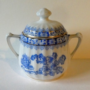 Noble sugar bowl, China Blue, Saxonia Porcelain Factory Neuhaldersleben, brand, gold rim, 1930s.
