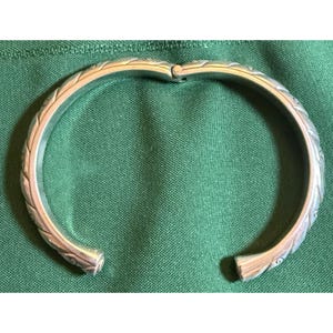 Vintage Silver Tone Etched Bangle Bracelet With magnetic Closure By Brighton EUC image 8