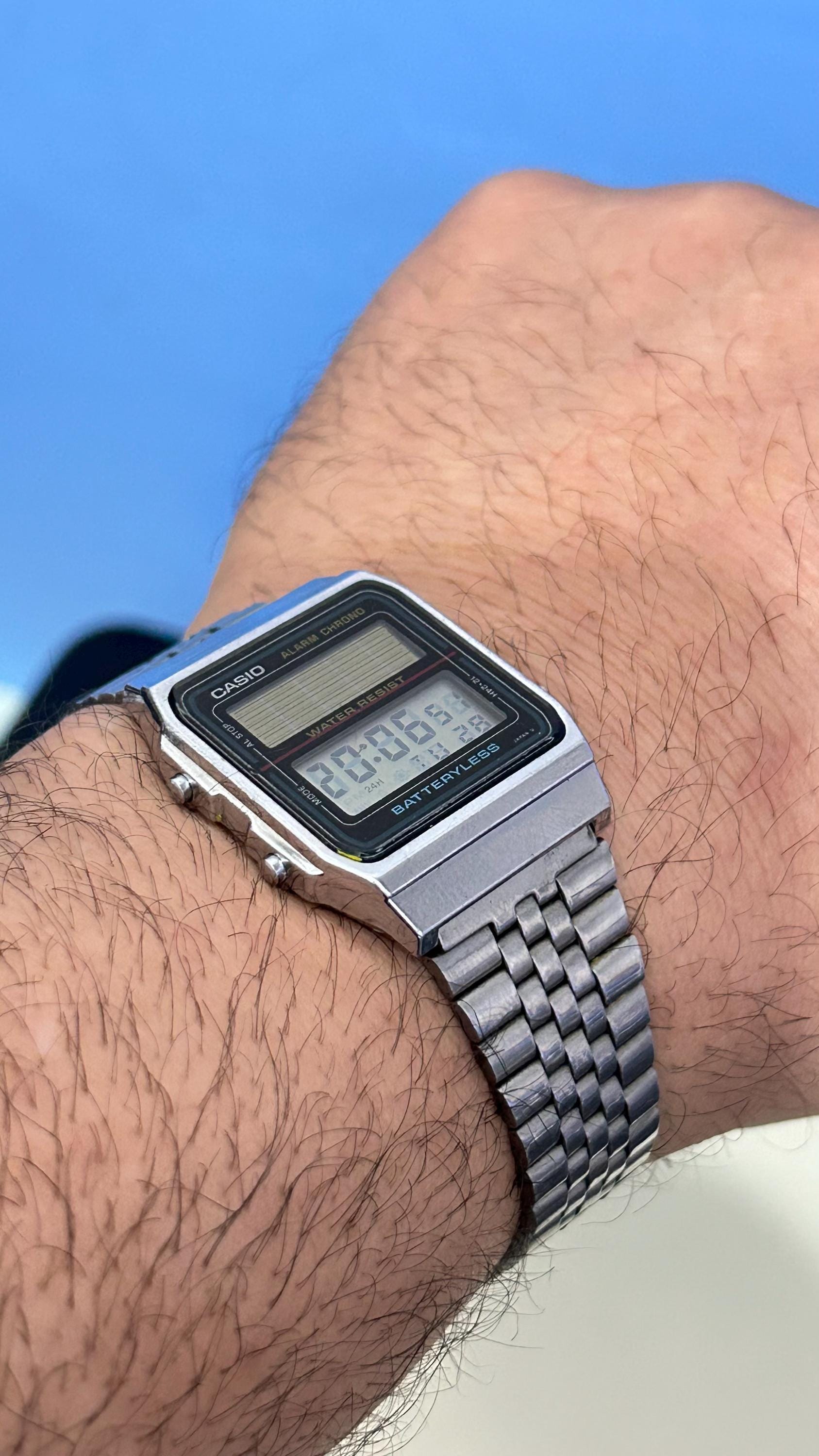 カシオ AL-180 ヴィンテージ 電池不要腕時計。ヴィンテージ レトロ