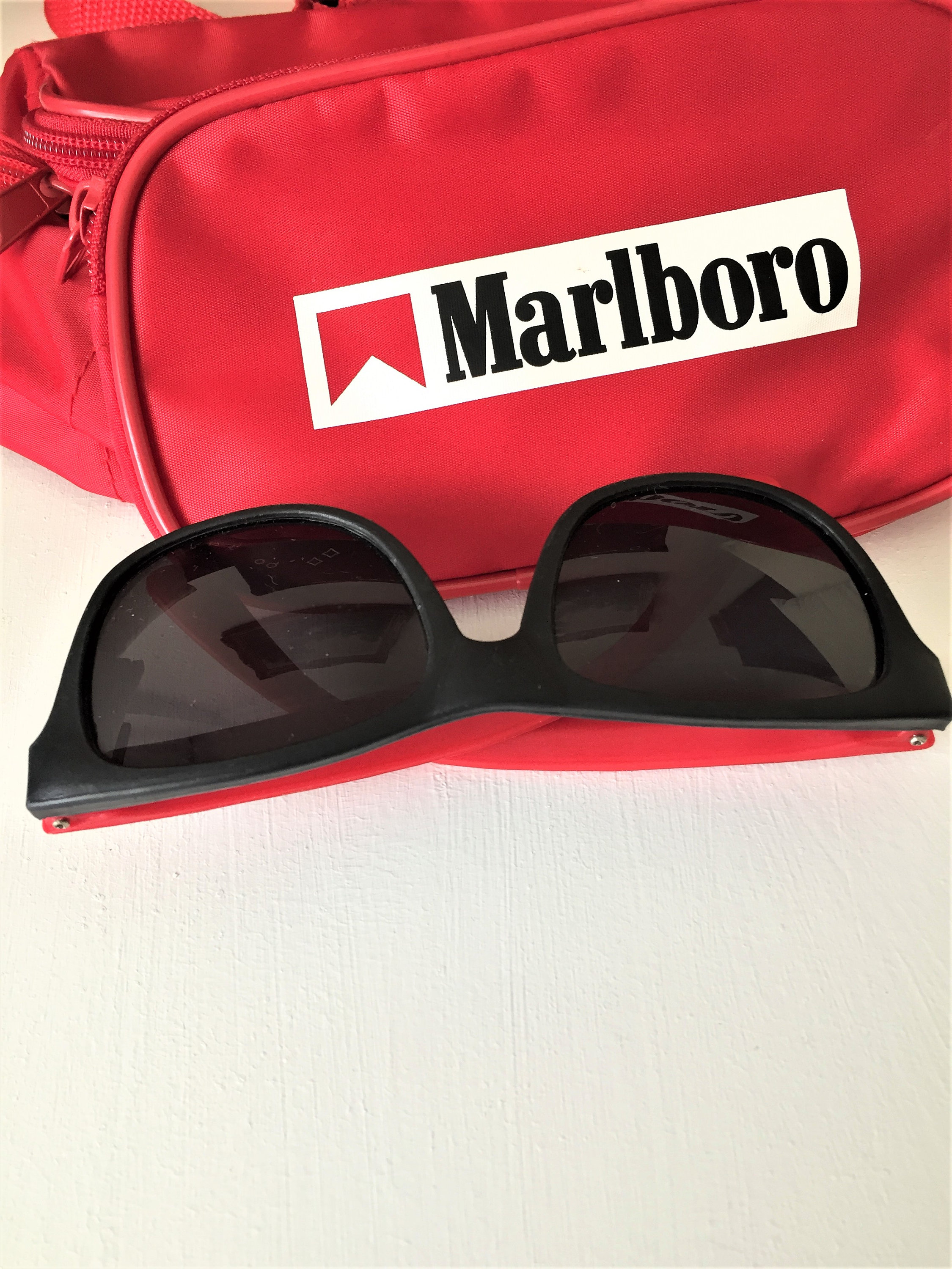 SET Vintage 1990s Marlboro Glasses and Belt Bag/adventure Team