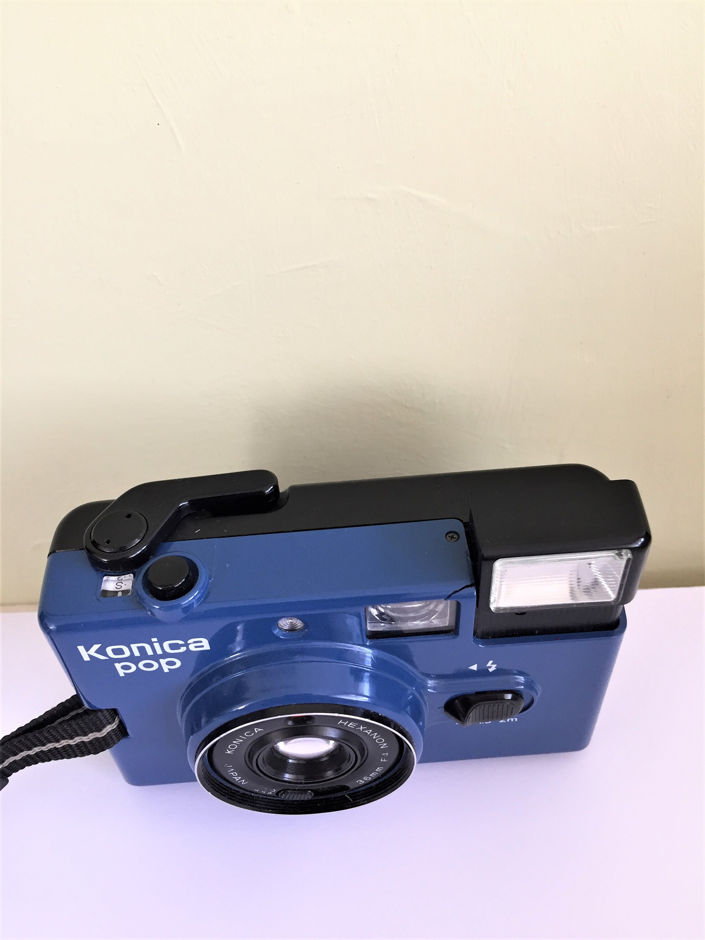 フィルムカメラ Konica POP ブルー RARE BLUE Konica POP 35mm Film Point & Shoot Camera Vintage