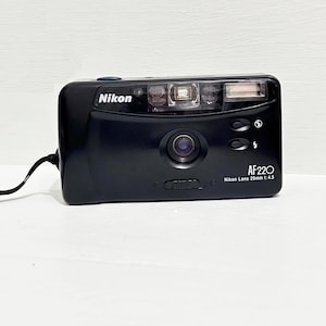 ヴィンテージ Nikon AF 220 + オリジナルケース 35 mm カメラ/ Nikon レンズ 29 mm/ ポイントアンドシュート/