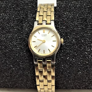 Citizen Watch Vintage Women/  Japan- 3220-RO1258// Quartz gold Color 1990s /  Very good condition / New battery/ Lady Old watches