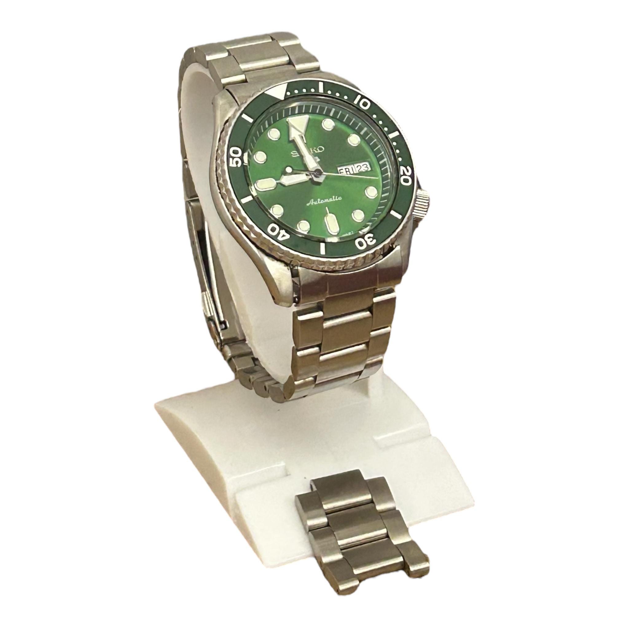 Green Dial Seiko Sports Automatic Watch, 4R36-07G0, Phosphorous