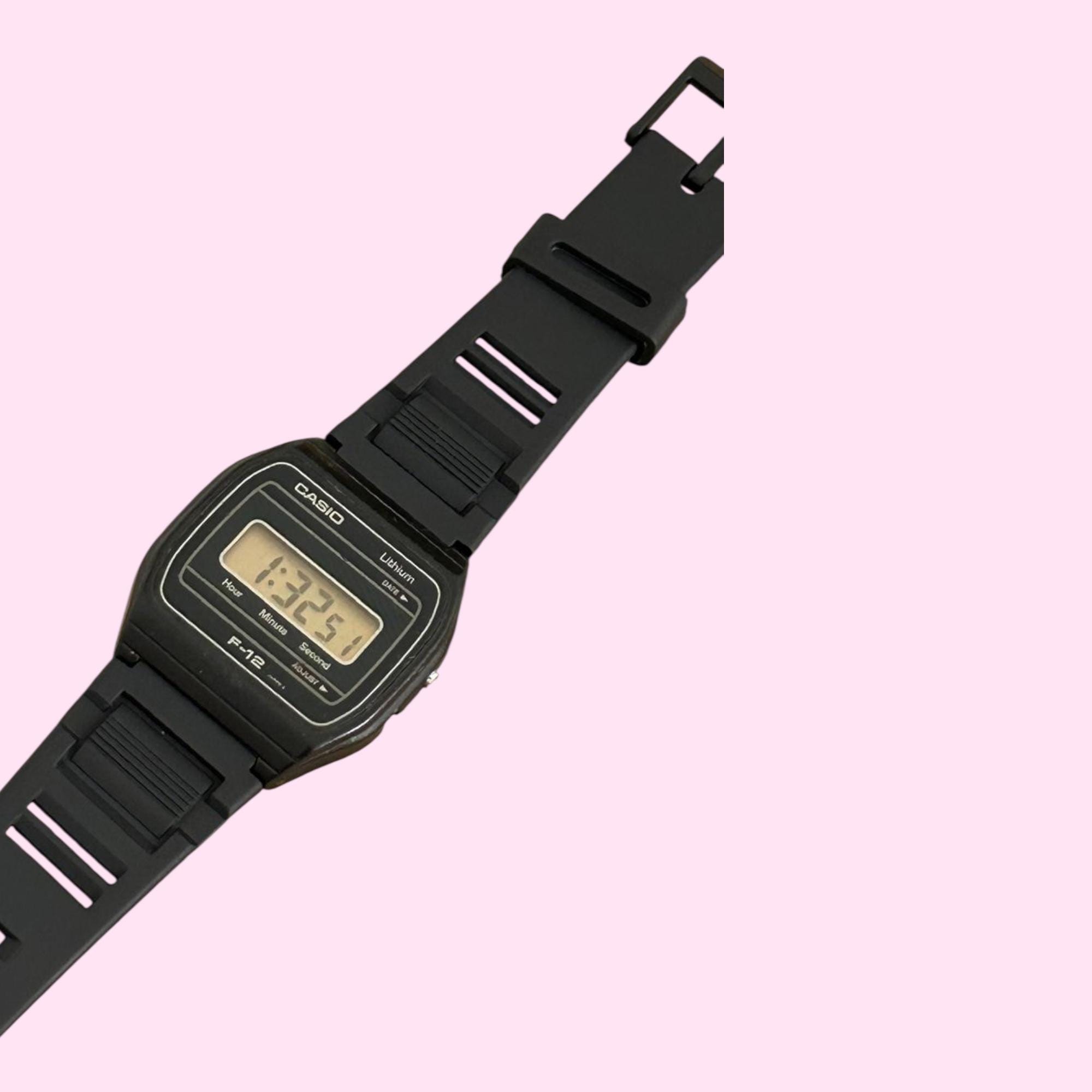 ヴィンテージ カシオ F-12 デジタルウォッチ：コレクターズアイテム 