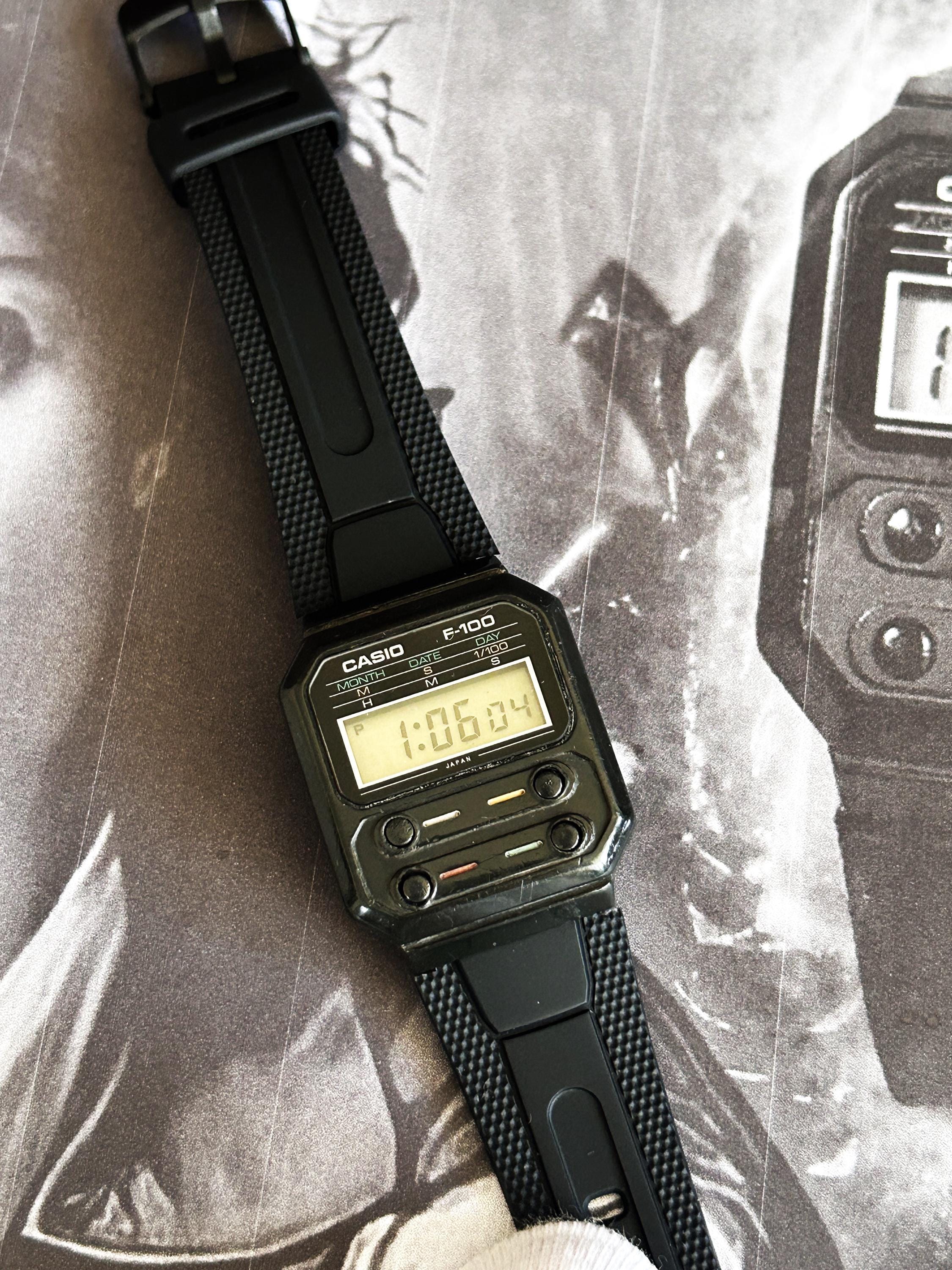 ULTRA RARE Casio F-100 First Digital Watch First Plastic Watch