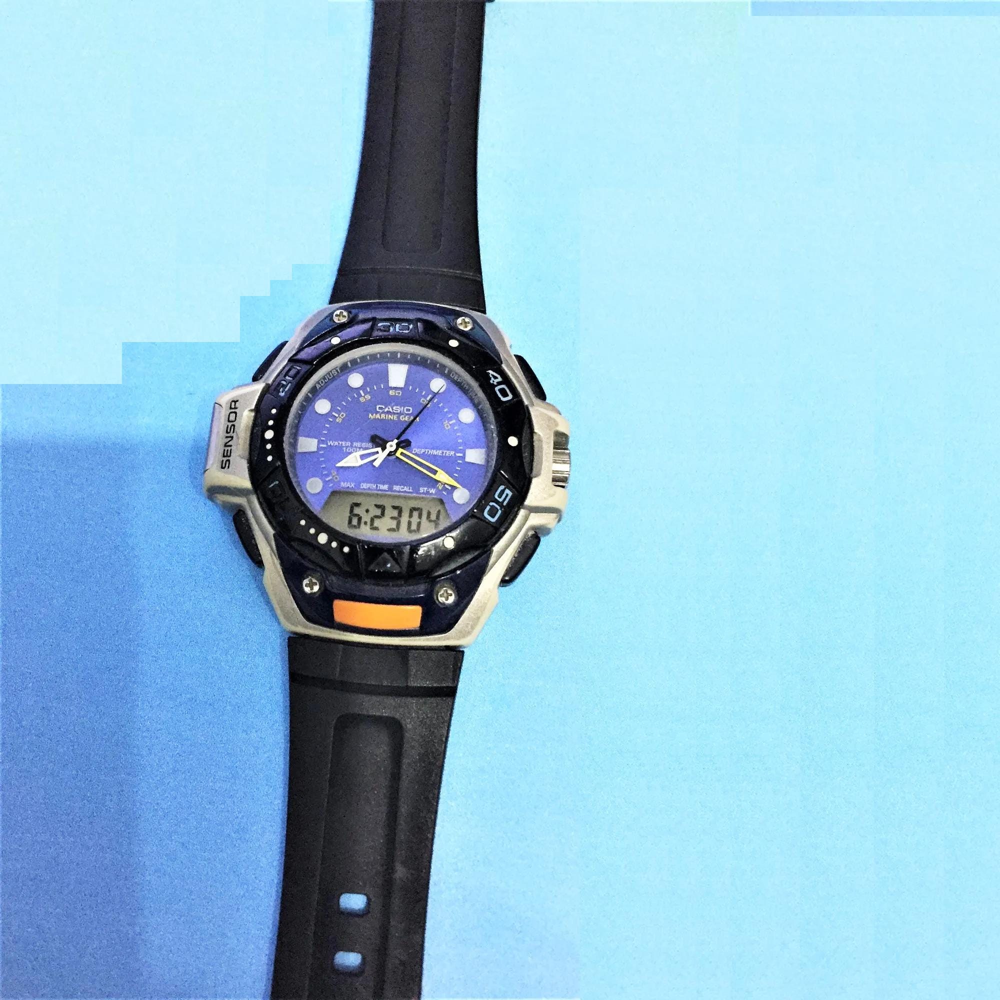 CASIO MARINEGEARTIMER デジタル SGT-130 Casio SGT-130-2T SUNBURST MARINE GEAR Rare Vintage Digital