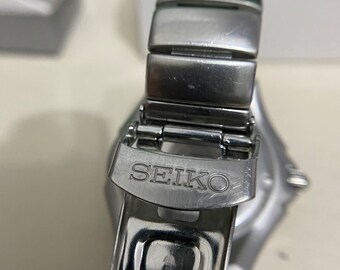 Vintage Seiko Kinetic Auto Relay/ 5J22-0A10 1 1/2in N. O. S. All