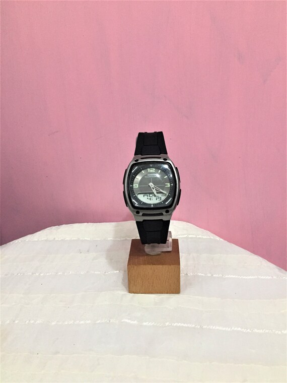 Reloj análogo para niños correa de resina rosado Casio –