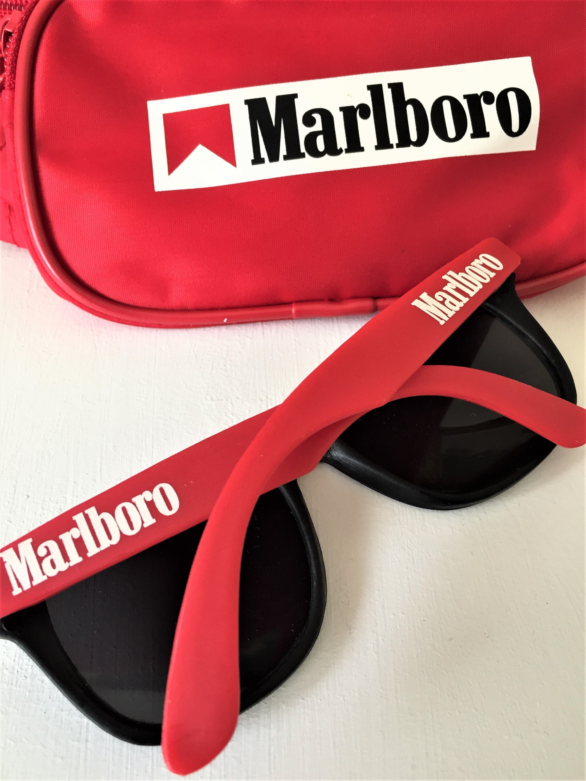 セット ヴィンテージ 1990年代 マルボロ グラスとベルトバッグ