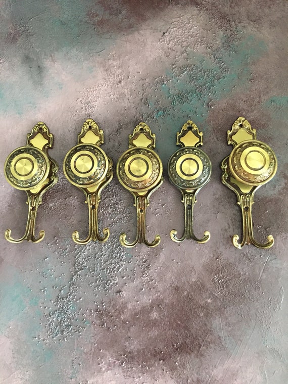 Set of 5 Brass Wall Hooks, / Vintage Hat, Coat Home Organizer/ Victorian  Style / Fabulous Condition. 1970s./ 3 Set Brass 1045 Gr.gr. 