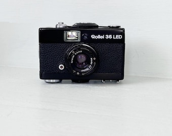 フィルムカメラ Rollei 35 LED。レンズ Triotar 1:3.5 f=40 mm