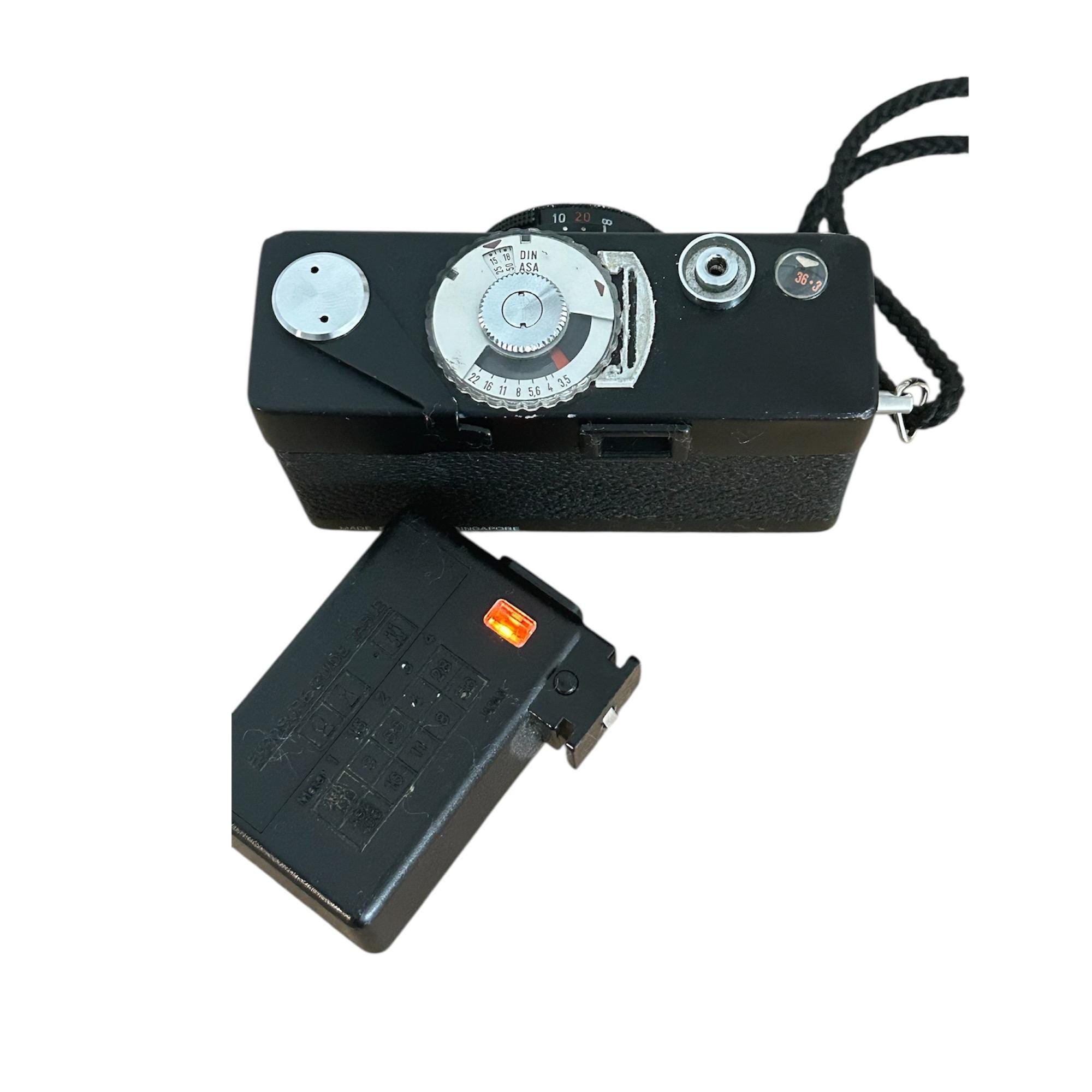 ビンテージ Rollei 35B カメラ + フラッシュ ウルトラ コンパクト / 35