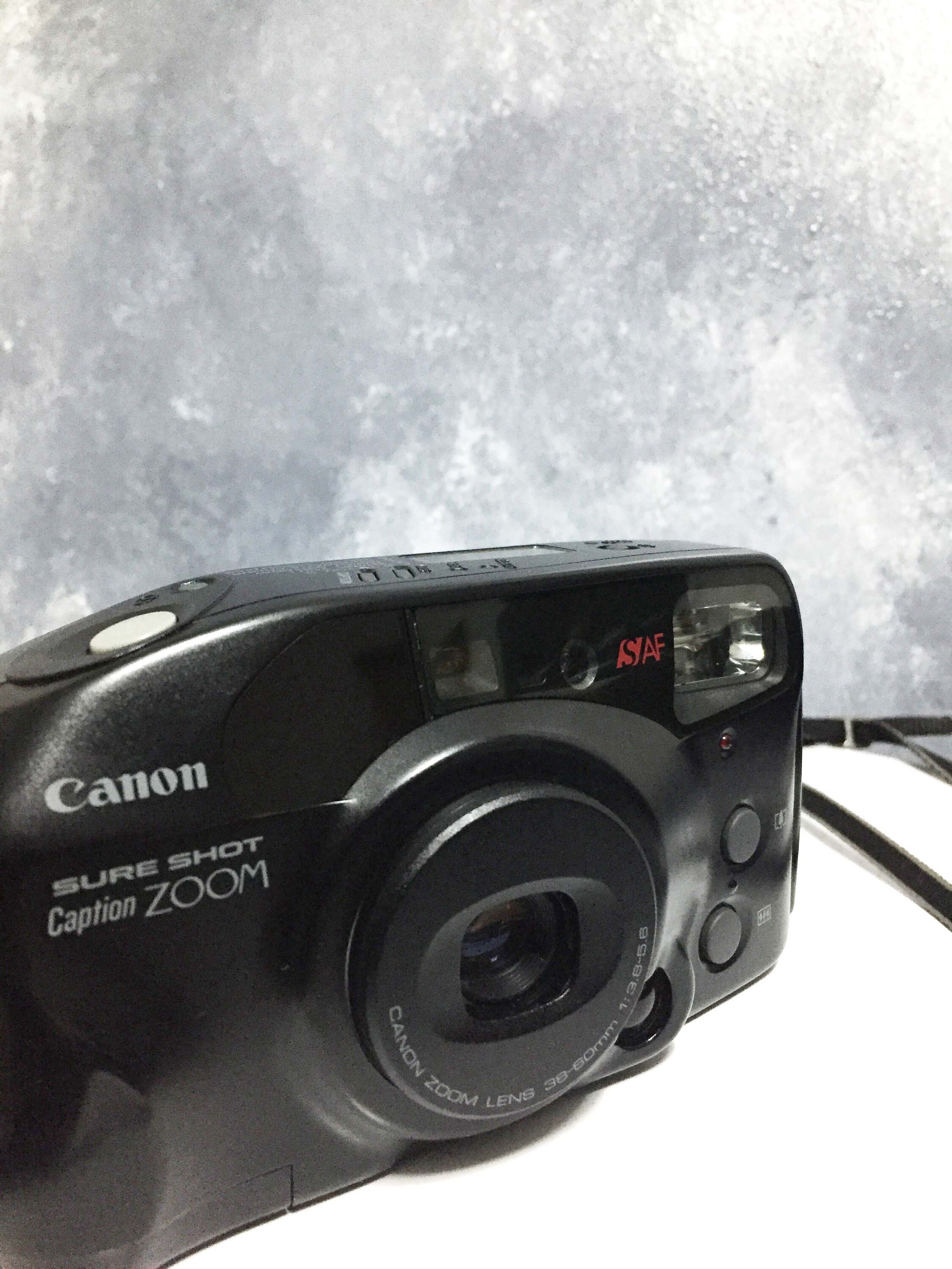 レトロカメラ、キヤノン Sure Shot、35mmフィルムカメラ、キャプション
