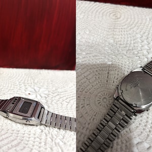 Puede incluir: Un reloj de pulsera digital plateado con una correa de acero inoxidable. La esfera del reloj tiene un fondo negro con n&uacute;meros blancos y una pantalla digital blanca. La parte posterior del reloj tiene las palabras "WATER RESIST" y "JAPAN MVT" impresas.