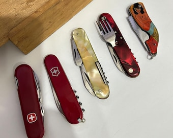 Lote de 5 navajas suizas vintage, navaja de camping Victorinox Victoria Suiza con mango de hueso y caja de madera personalizada.