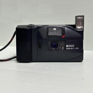 RETRO Ricoh YF-20 Koffer / mit Batterie / 35 mm f/4 - Vintage Film / Shooting Filmkamera mit 35 mm f/4 Objektiv / Rikenon Objektiv 1.4 / 35 mm Kompaktfilm