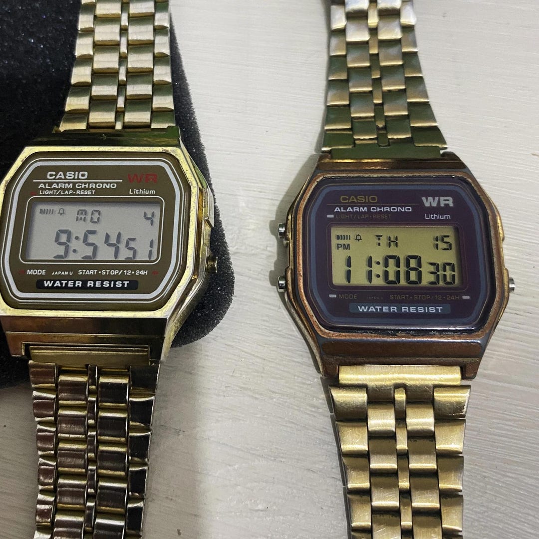 2個のヴィンテージカシオオリジナルA159W-A159WGEファミリー