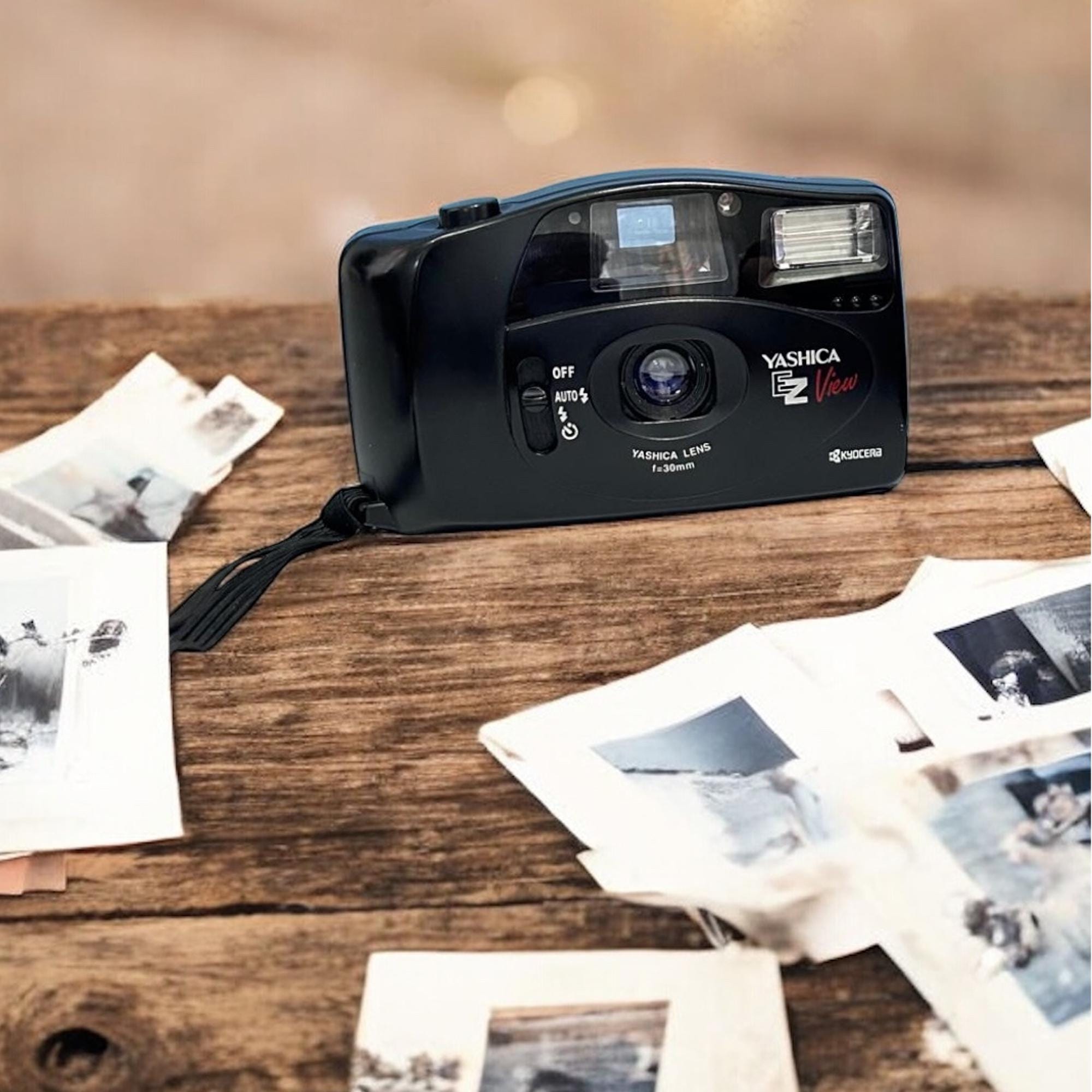 ヴィンテージ ヤシカ EZビュー オートフォーカス 35mm / バッテリー