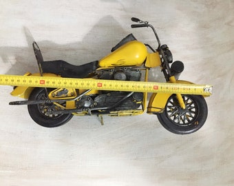 ヴィンテージイエローメタルバイクモデル：オールドスクールコレクター