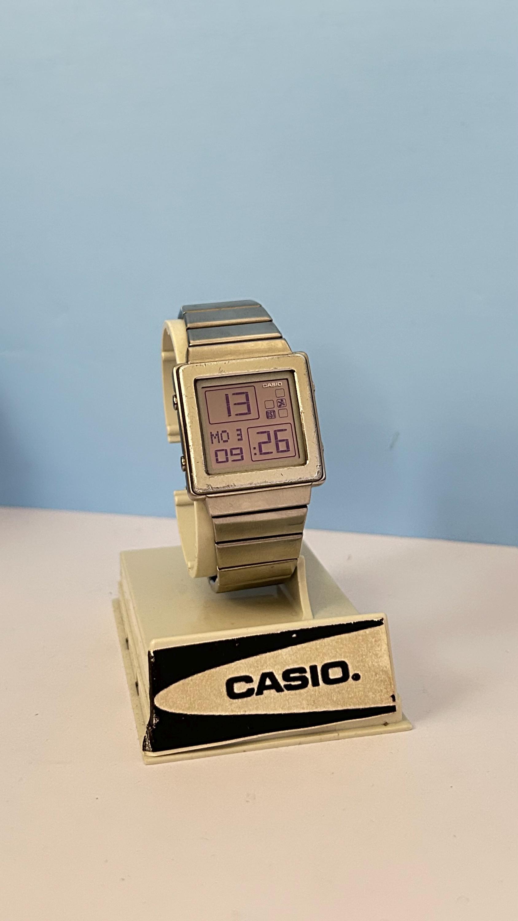 Casio Futurist LAQ-2000D Ana Digi Vintage Watch Y2K Extreme