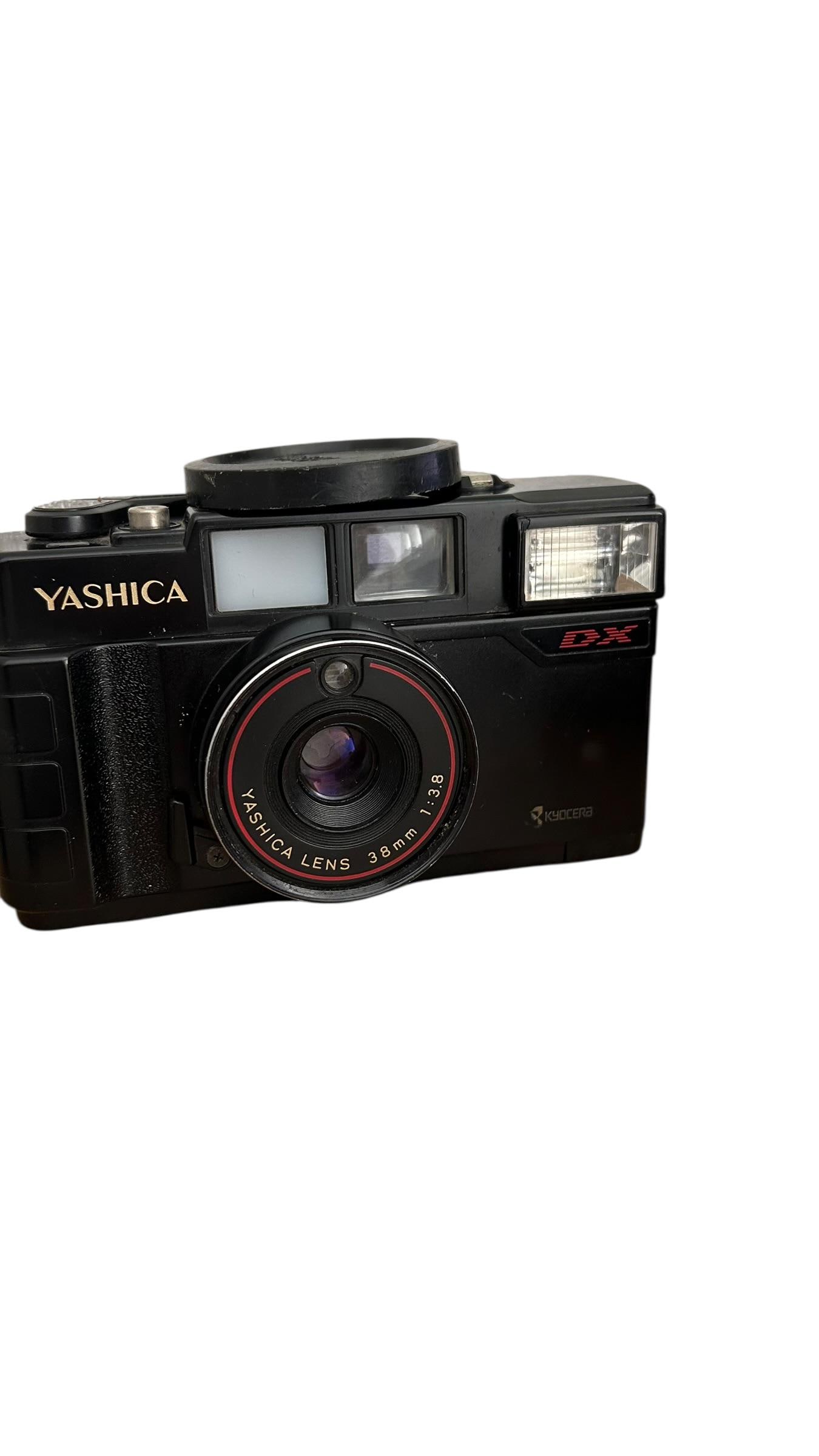 ビンテージ ヤシカ MF 2 スーパー DX 35mm フィルムカメラ（ケース