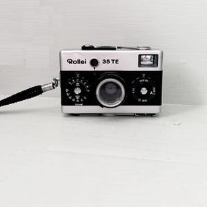 Vintage Rollei 35 TE Silver 35mm Film Camera / Tessar 3,5/40 Lens / Made By Rollei / Very good condition/ Black Leather Case