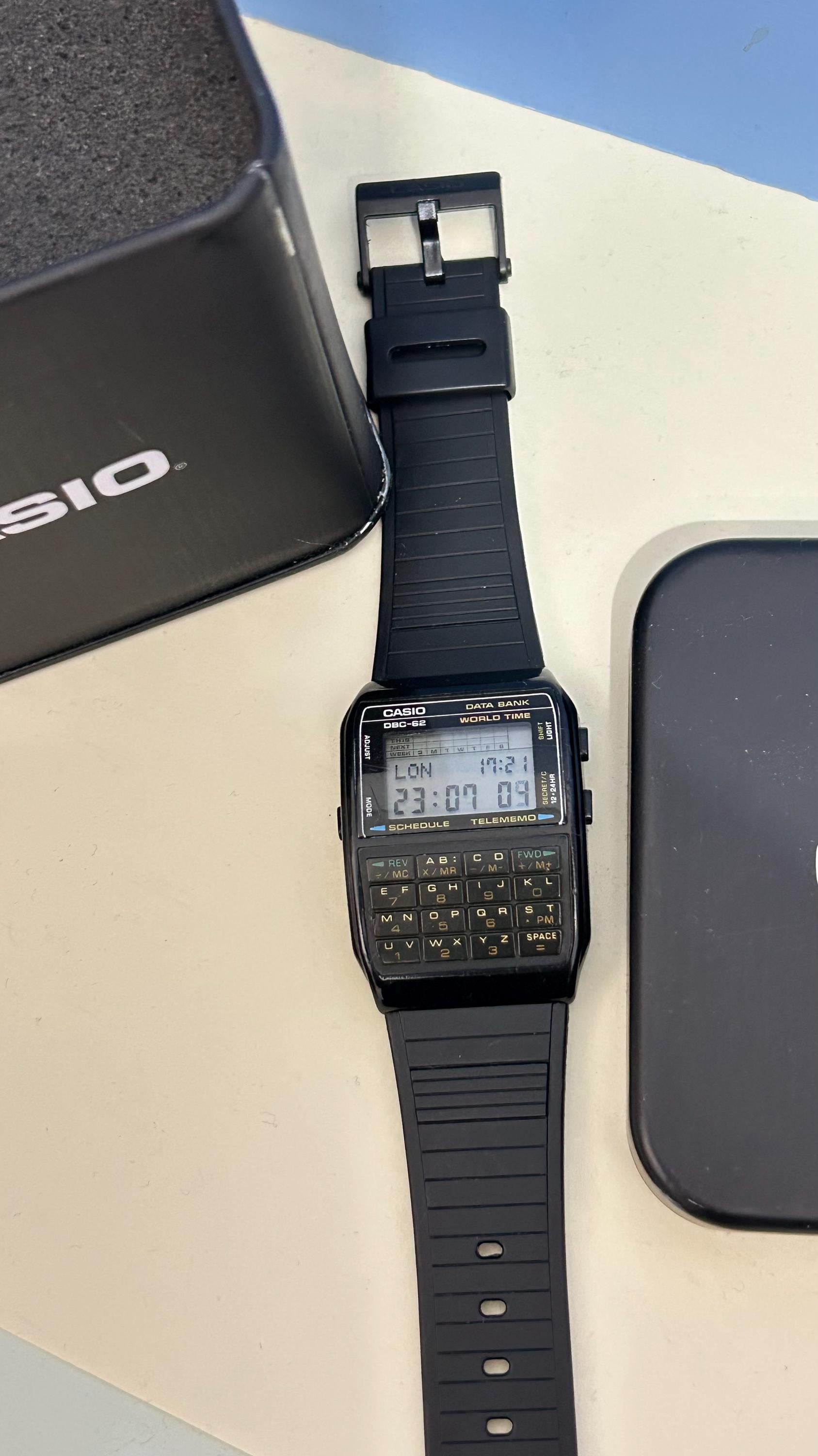 CASIO DBC-62 ブラック デジタル腕時計 Casio DBC-62] ついに子供の頃からの憧れの時計を買った！ : r/Watches