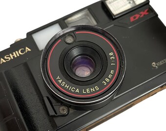 ビンテージ ヤシカ MF 2 スーパー DX 35mm フィルムカメラ（ケース
