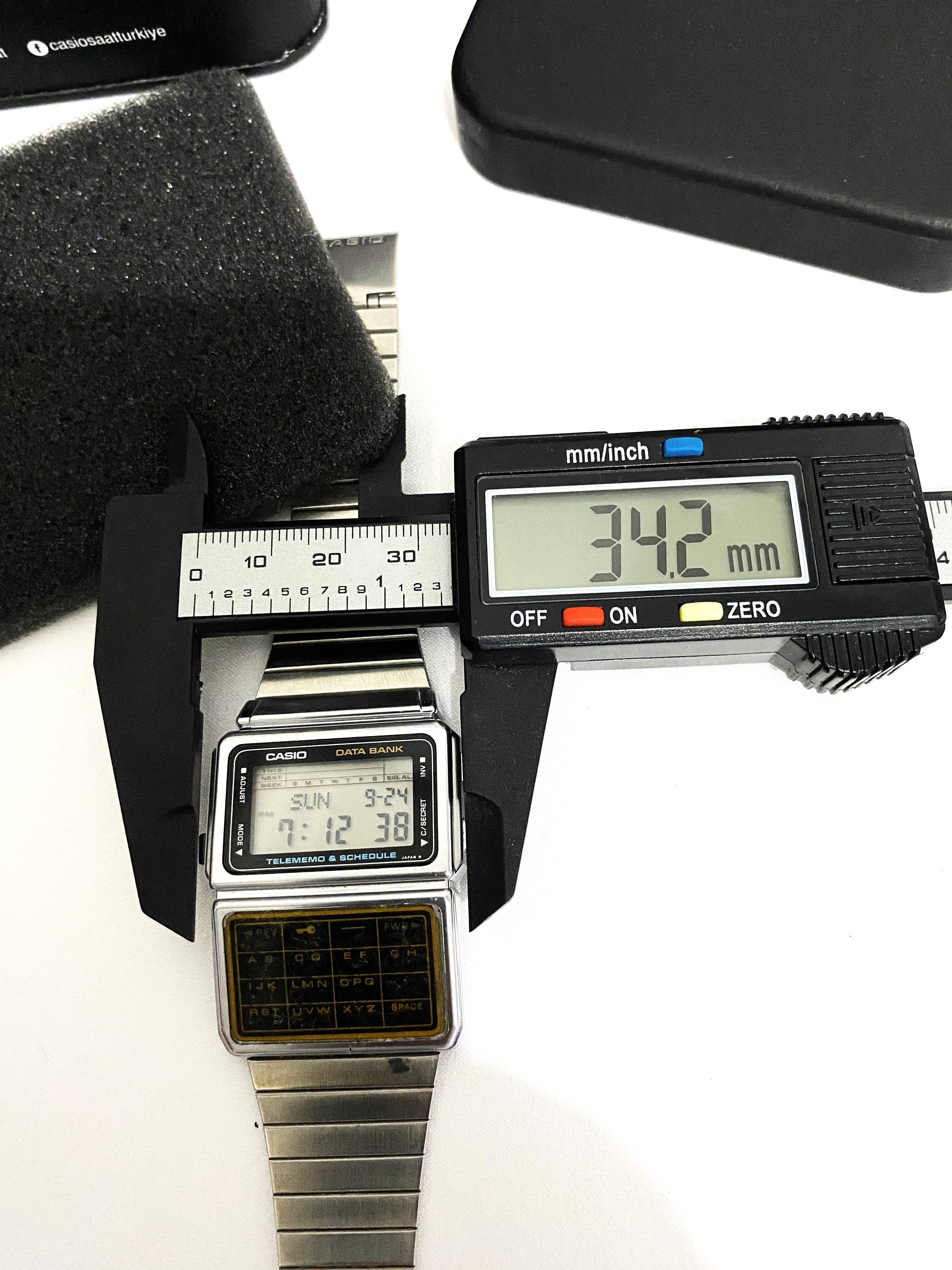 時計 CASIO DBC-600 80s 1st DATA BANK Vintage CASIO - DBC-600 - Databank - Vintage Digital Watch - Digital-Watch.com