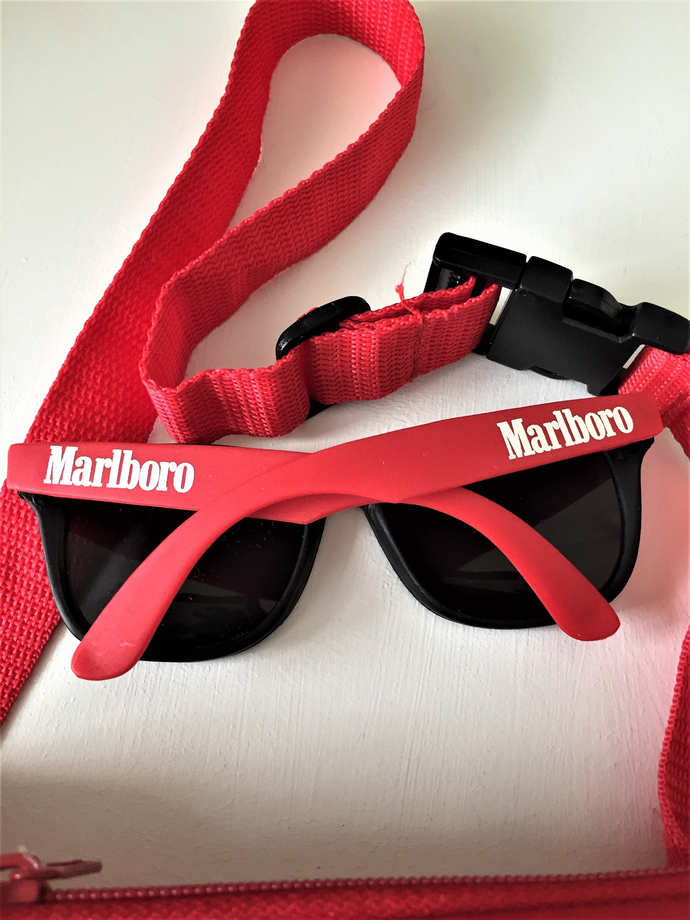 セット ヴィンテージ 1990年代 マルボロ グラスとベルトバッグ
