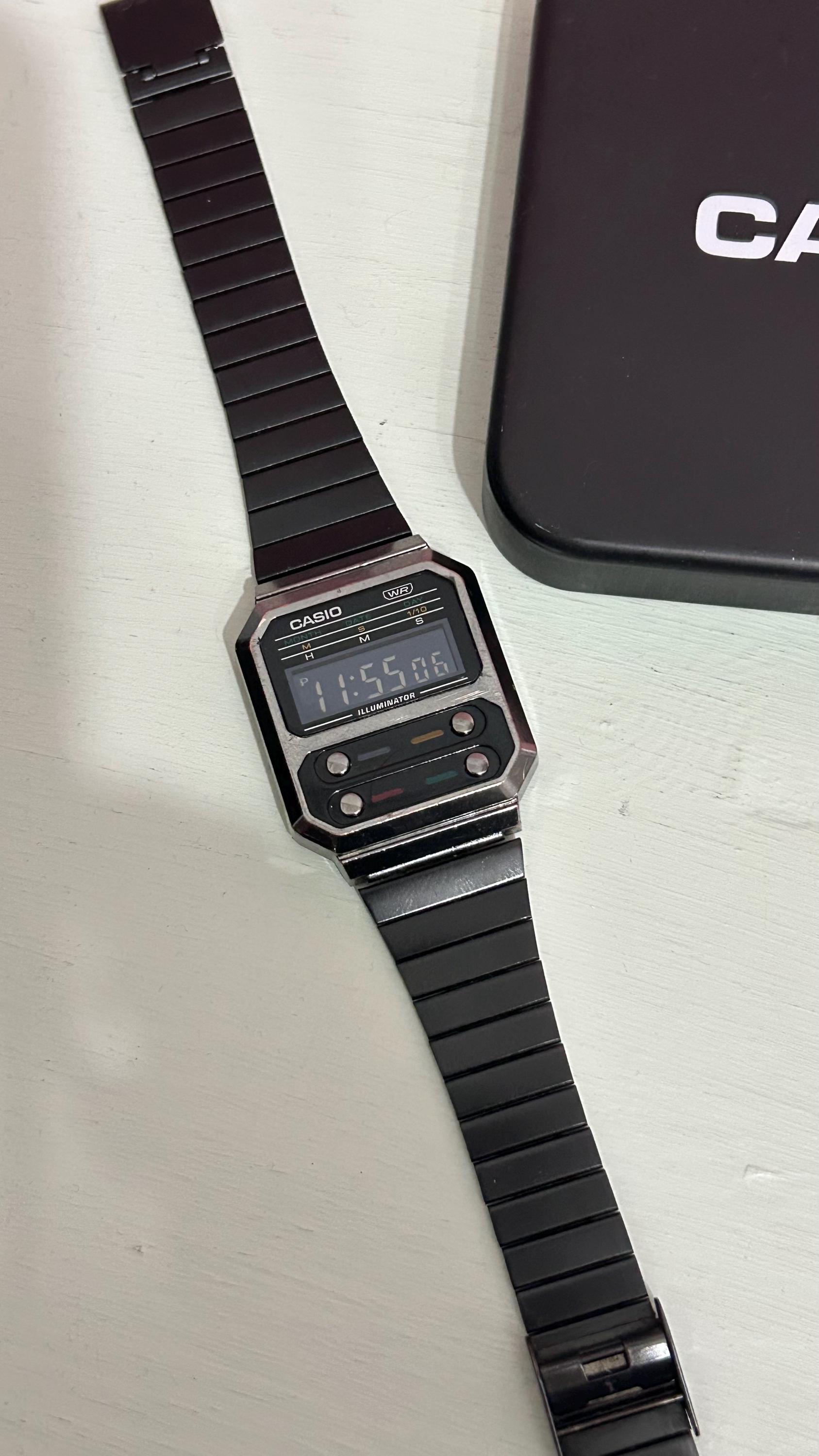 希少なブラックカラーCASIO A100WE ブラックカラーデジタル腕時計