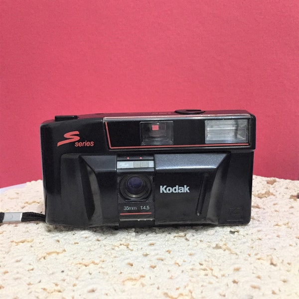 BLACK  Kodak S100 EF S Series/  Vintage K35 MM Camera/1987 35mm Point And Shoot Film Camera/ Kodak Case/ Electronic Flash Camera