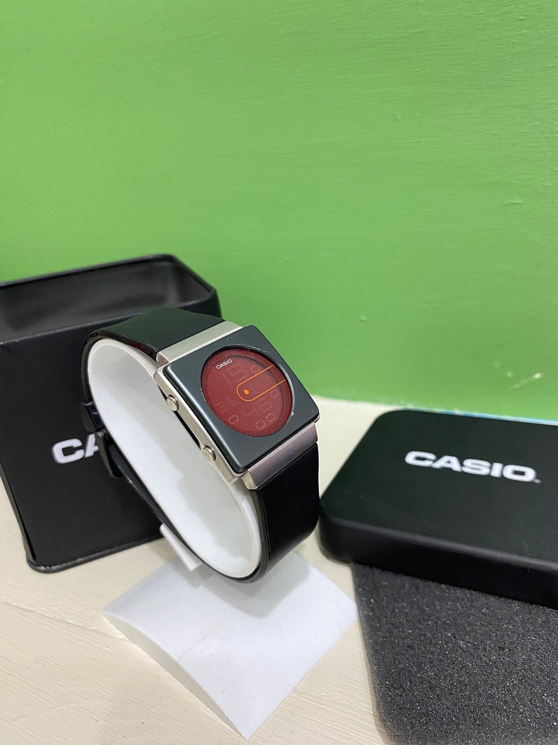 Very Rare Retro- CASIO FUTURIST LA-2001 Red Dial Rubber Strap, Steel ...