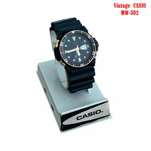 Vintage Casio MW-302 (394) Men’s Analog Moon Phase Quartz Watch Day Date Black ,Collectible, Rare