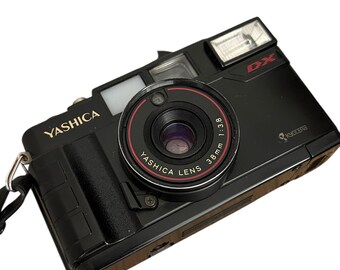 ビンテージ ヤシカ MF 2 スーパー DX 35mm フィルムカメラ（ケース