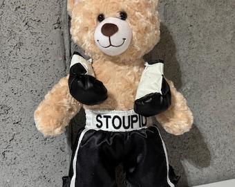 Build-A-Bearのパーソナライズされたボクシングショーツとグローブ。ベアは付属しません。