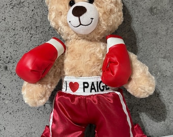 Build-A-Bearのパーソナライズされたボクシングショーツとグローブ。ベアは付属しません。
