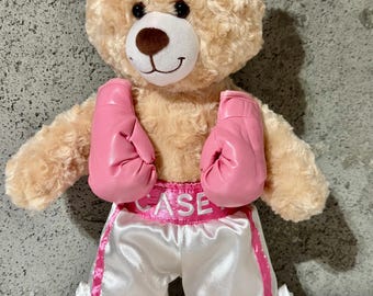 Build-A-Bearのパーソナライズされたボクシングショーツとグローブ。ベアは付属しません。