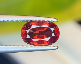 Rhodolite Garnet Gemstone: 1.55 Carat Vivid Red Oval Cut