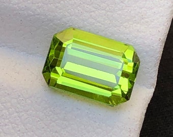 Natural Peridot  Gemstone ,Green Color Eye Clean Clarity, Emerald Cut ,Rings and Jewelry Size peridot  Loose Gemstone, 2.95 Carats.