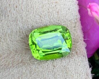 Natural Peridot Gemstone ,Green Color Eye Clean Clarity, Cushion Cut ,Rings and Jewelry Size peridot  Loose Gemstone, 4.30 Carats.