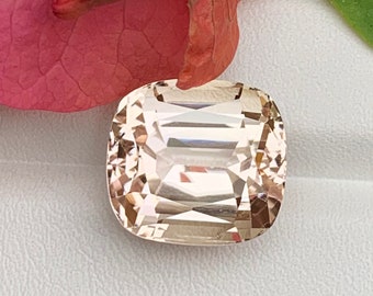 Tiphane Kunzite Gemstone: 16.90 Carat Cushion Cut Gemstone