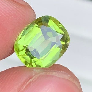 Peridot Loose Gemstone, Natural Peridot Stone, Vivid Green Color Peridot, Faceted Oval Cut, 2.20 Ct, Jewelry Size Peridot, Pakistan Peridot