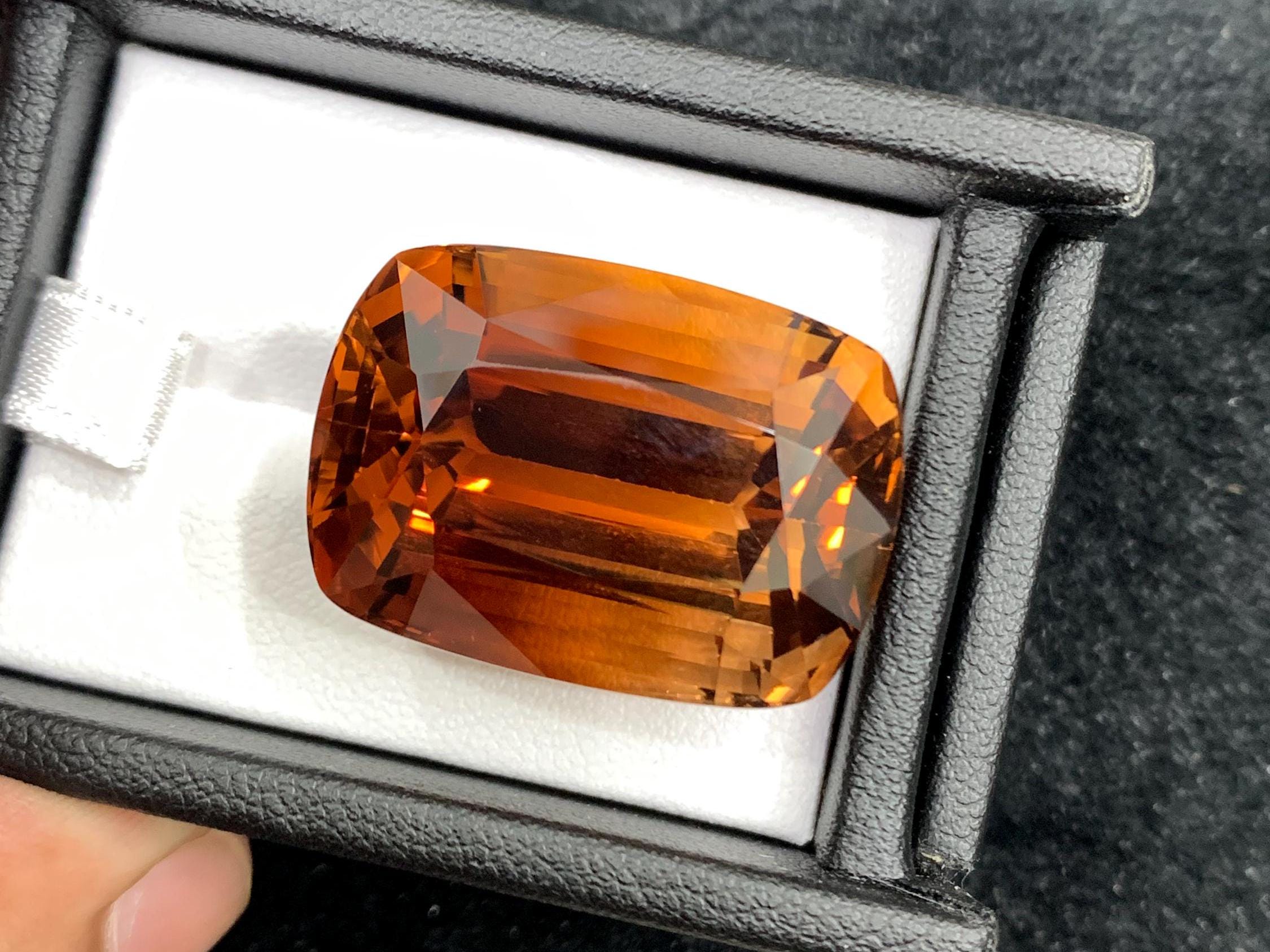 ブラウントパーズ宝石：77.50カラットクッションカット、11月の誕生石