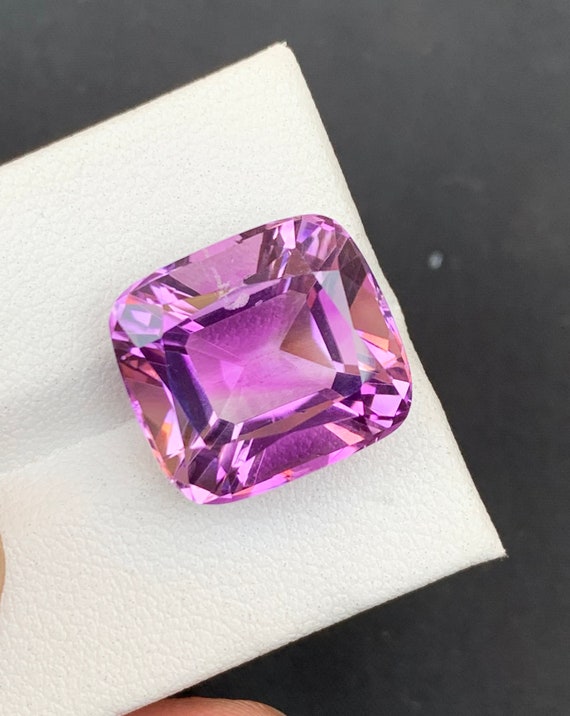 14.35カラットのクッションカットアメジスト宝石：ダークブルーの2月の