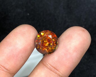 赤みがかったオレンジ色のスフェーン宝石：8.720カラットのラウンド